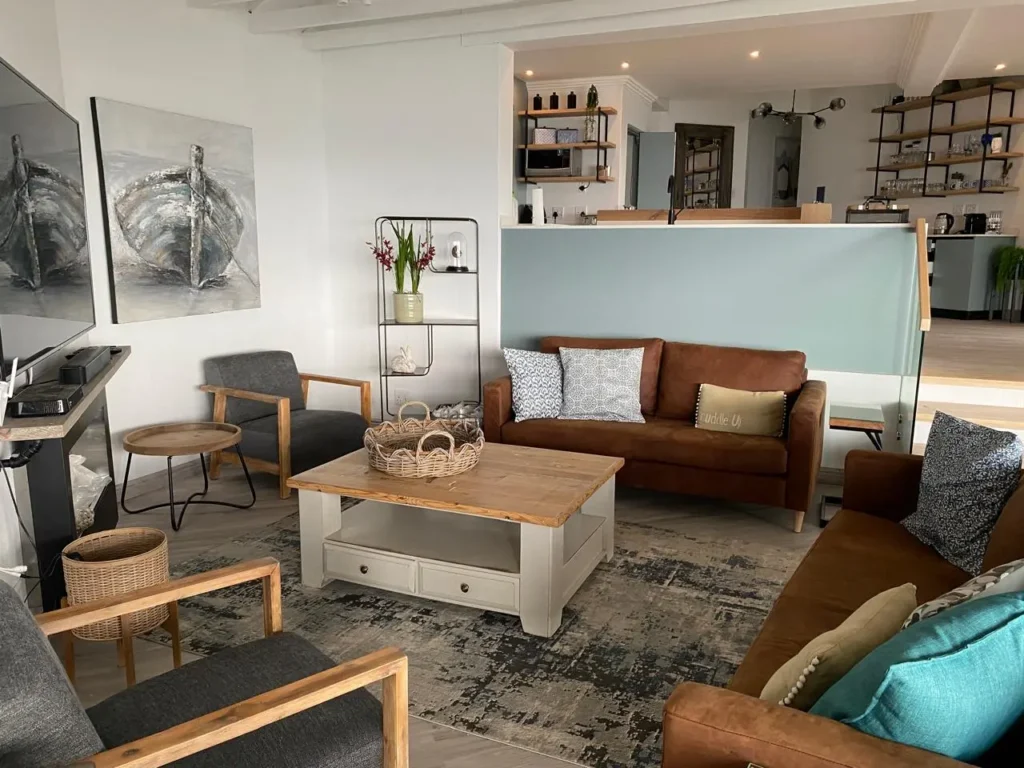 Living Area (10)