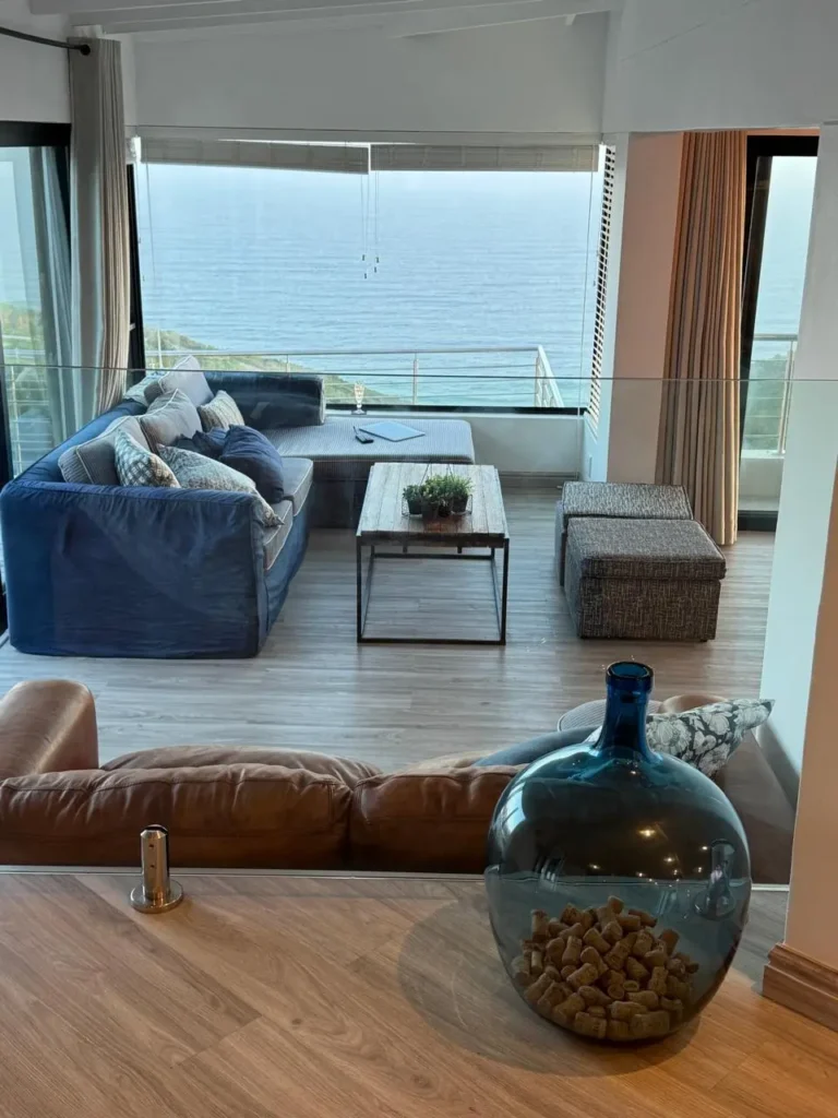Living Area (17)