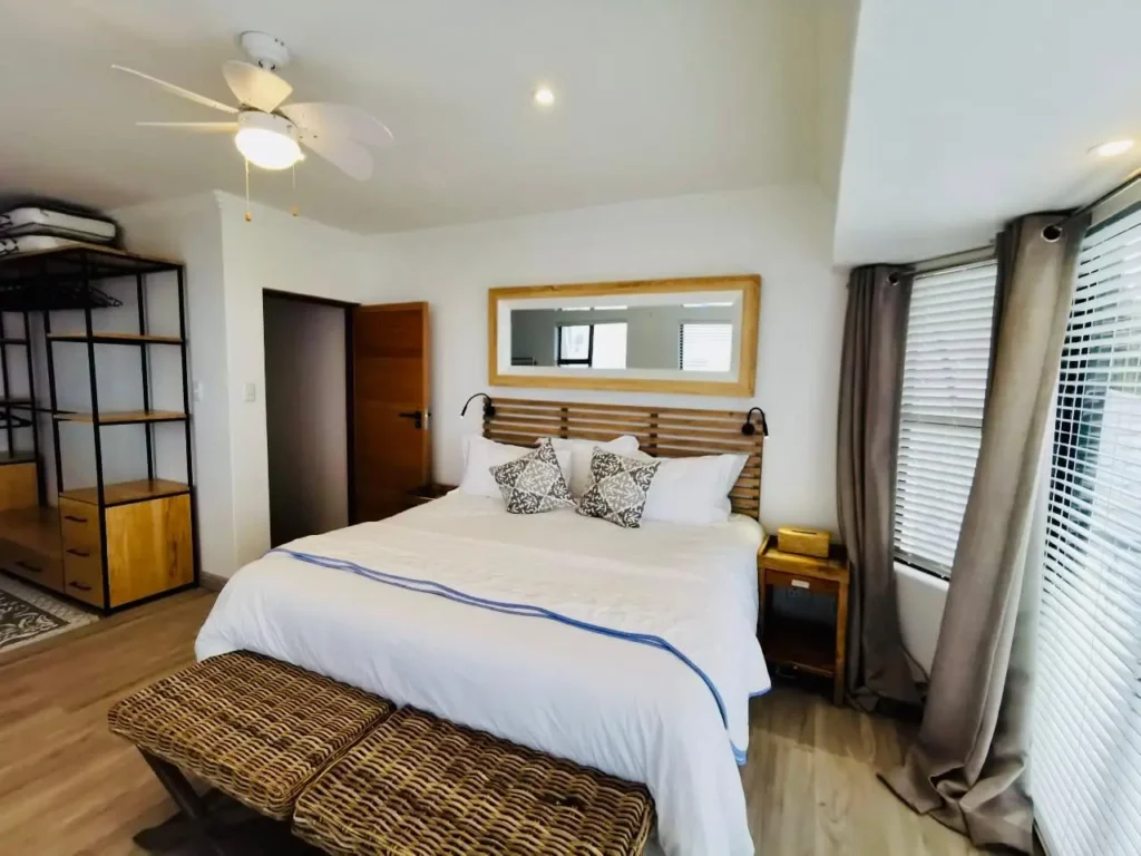 Main Bedroom (2)