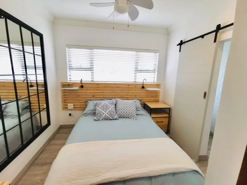 Room 4 En Suite (2)